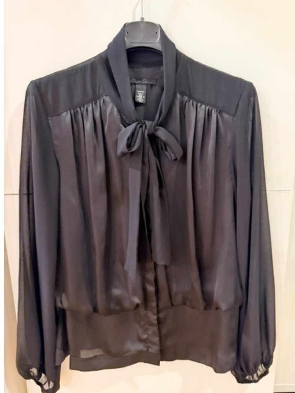 Kenneth Cole Tie Neck Blouse Size M – Black, Pleated, Long Sleeve, Satin Finish
